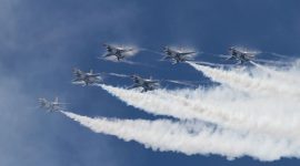 Condensation forming on USAF Thunderbird F-16s flying in formation, CIAS 2018, Canadian International Air Show 2018